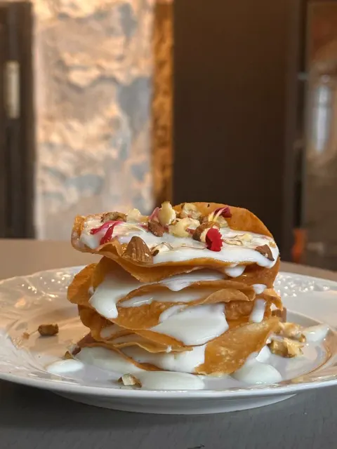 Jaouhara, dessert aux feuilles croustillantes et crème